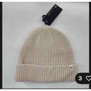 Travis Mathew NWT Coastal Beanie Cream OS